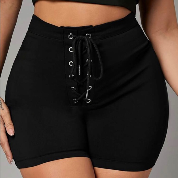LACE UP BIKER SHORTS - Picture 2 of 3